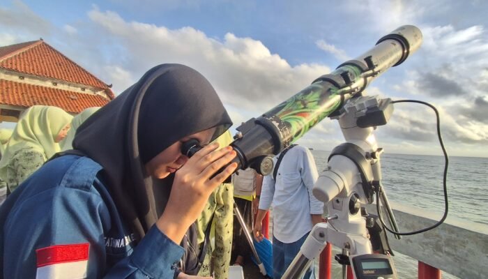 Tertutup Awan Hilal Tak Terlihat di Pantai Kartini Jepara