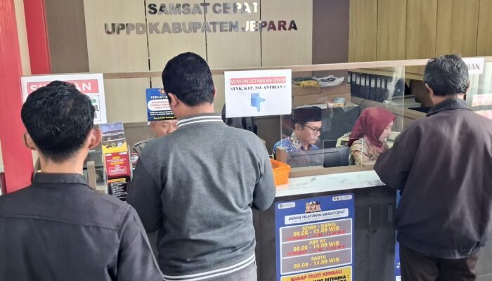 Ratusan Warga Datangi Samsat Jepara Meski Diskon Belum Berlaku