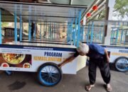 30 Tahun Jualan Kereng Mbah Suwarsono Bahagia Dapat Bantuan Gerobak