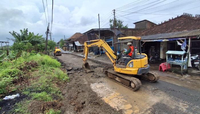Jalan Amblas di Guosobokerto Welahan Mulai Diperbaiki