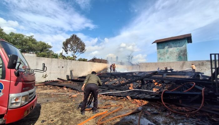 Rumah Joglo Seharga 2,2 Miliar Di Nalumsari Terbakar