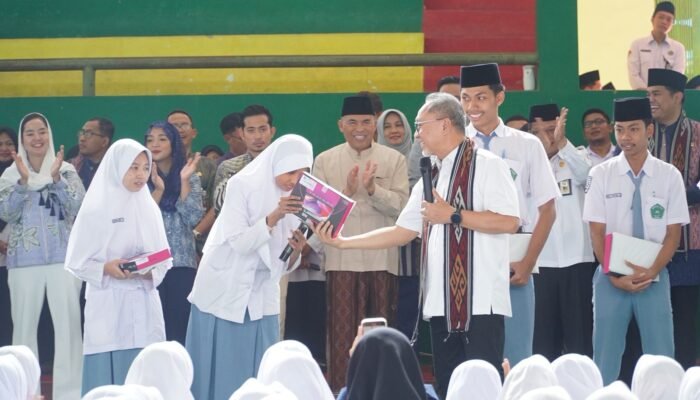 Kunjungan ke Jepara Menko Zulhas Pastikan MBG Sudah Berjalan Sesuai Standar