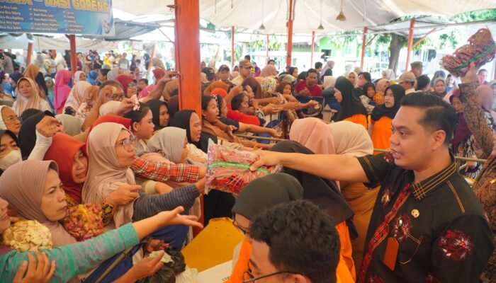 Jelang Idul Fitri Warga Jepara Serbu Pasar Murah, Ribuan Paket Ludes Dalam Waktu Setengah Jam