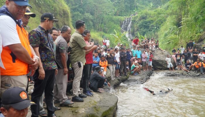 Dua Remaja Meninggal Tenggelam di Batealit, Bupati Pimpin Langsung Evakuasi Korban 