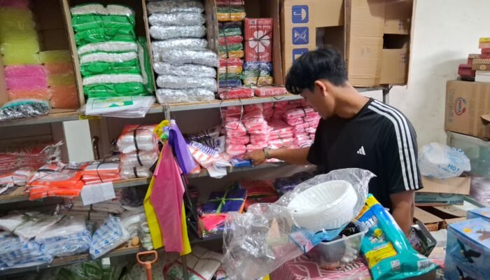 Harga Plastik di Jepara Naik hingga 50 Persen, Dampak Konflik Timur Tengah