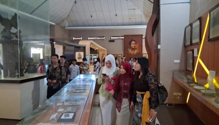 Lonjakan Pengunjung Warnai Museum Kartini Jepara di Hari Kartini