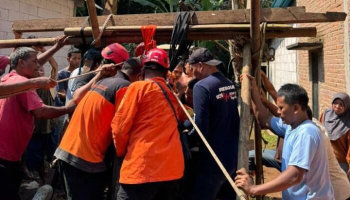Remaja Tercebur Sumur di Batealit Jepara, Dievakuasi Tim SAR Gabungan