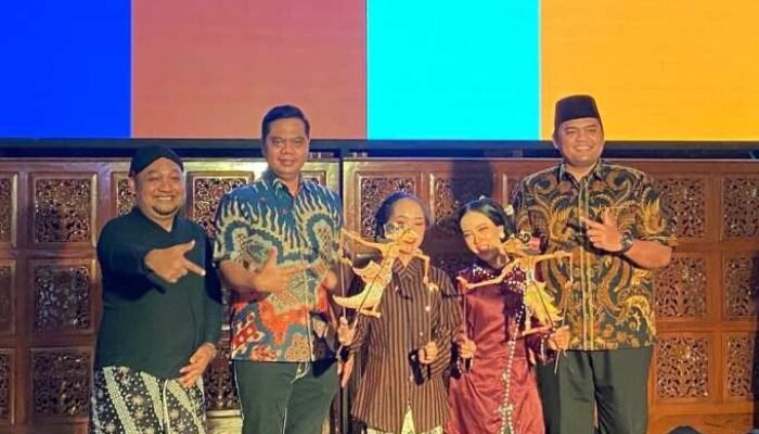 Aksi Dalang Cilik Perempuan Curi Perhatian di Museum Pendapa Kartini Jepara