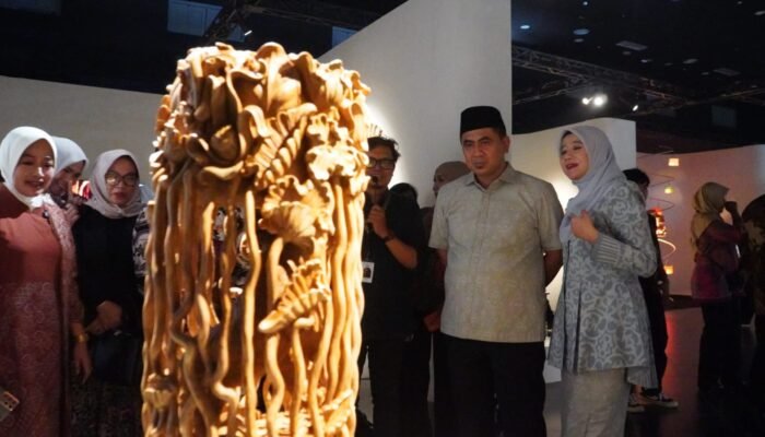 Kunjungi Pameran “TATAH”, Wagub Taj Yasin Dorong Seni Ukir Jepara Mendunia