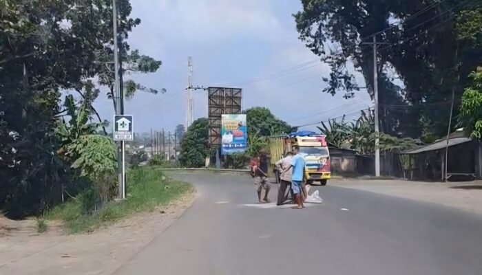 Tragis ! Dua Pelajar Tewas Terlindas Truk Tronton di Jalur Jepara–Pati