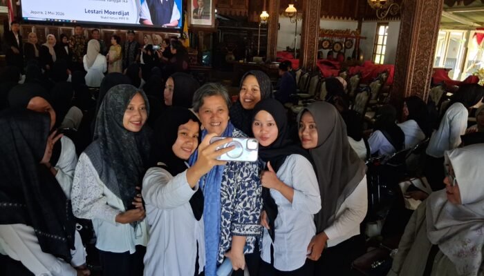 Mbak Rerie Dorong Kemandirian Ekonomi Warga Jepara Lewat Pelatihan Tata Rias