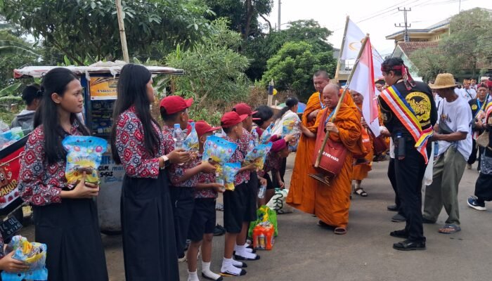 Dilepas dari Candi Sima Jepara, 16 Bhikkhu Tempuh Perjalanan Spiritual 11 Hari Menuju Candi Sewu