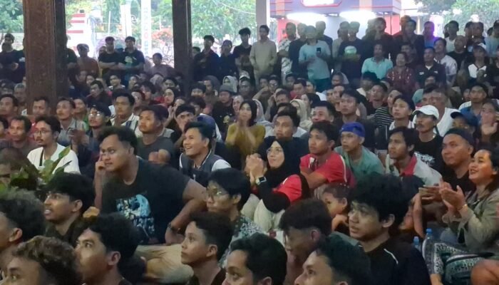 Persijap Tahan Imbang Persib, Ribuan Suporter Jepara Nobar Meriah di Pendopo