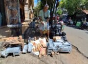 Jelang Iduladha, Warga Jepara Berburu Alat Bakar Sate dan Arang