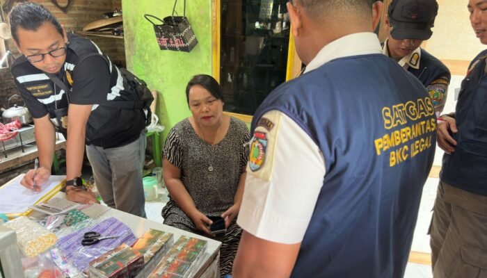 Pemkab Jepara Gencarkan Operasi Rokok Ilegal, 700 Batang Tanpa Pita Cukai Disita