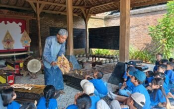 Mengenal Wayang Sejak Usia Dini di Joglo Langgar Srimuji Jepara