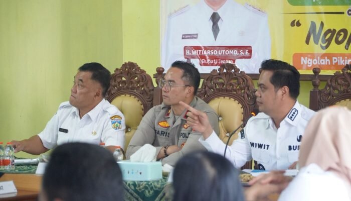 Ngopi Bareng Petinggi di Desa Bucu, Bupati Jepara Prioritaskan Perbaikan Jalan dan Revitalisasi Wisata Songgo Langit