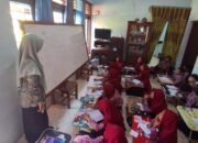 Puluhan Siswa di Jepara Terpaksa Belajar di Rumah Warga Akibat Atap Sekolah Roboh