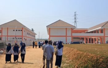 Janda Empat Anak Terharu Anaknya Bisa Sekolah Gratis di Sekolah Rakyat Jepara