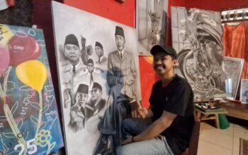 Pelukis Muda Asal Jepara Bima Alamsyah Pilih Lukis Tokoh Perjuangan untuk Kenalkan Sejarah ke Generasi Muda