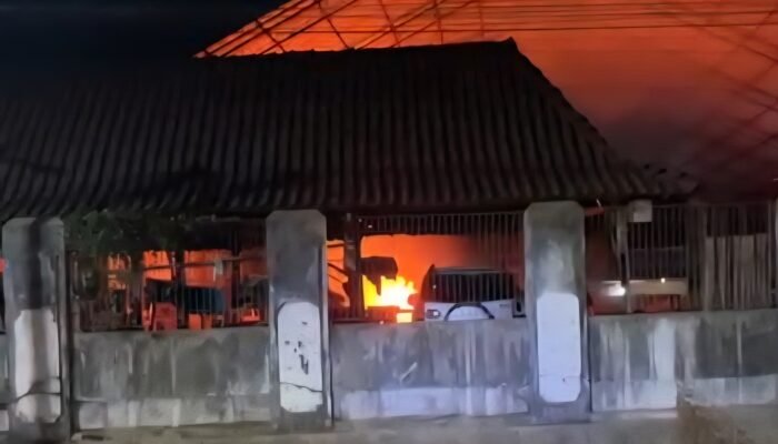 Gudang Mebel di Ngabul Jepara Terbakar Akibat Korsleting Mesin Serkel, Kerugian Capai Rp15 Juta